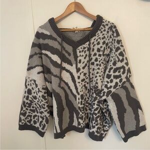 Gray Oversized Animal Print Women's Sweater With Hood Size M  V Neck